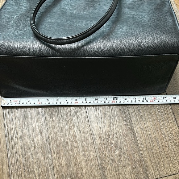 Mary Kay Textured Black Travel Handbag 17 x 30 inches - Picture 6 of 9